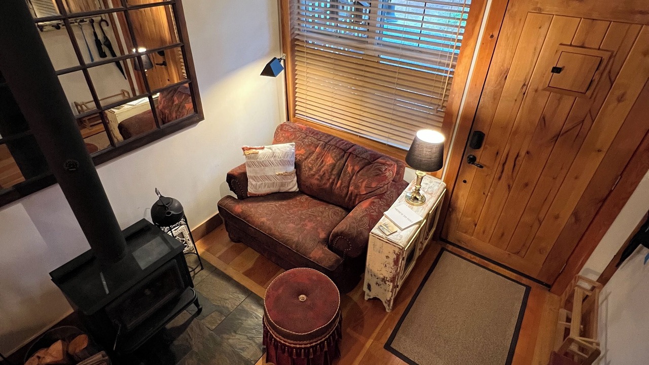 Photo of Livingroom in Shawnigan Lake