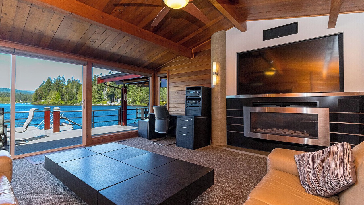 Photo of Livingroom in Shawnigan Lake