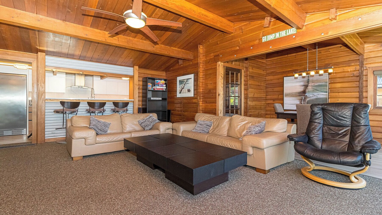 Photo of Livingroom in Shawnigan Lake