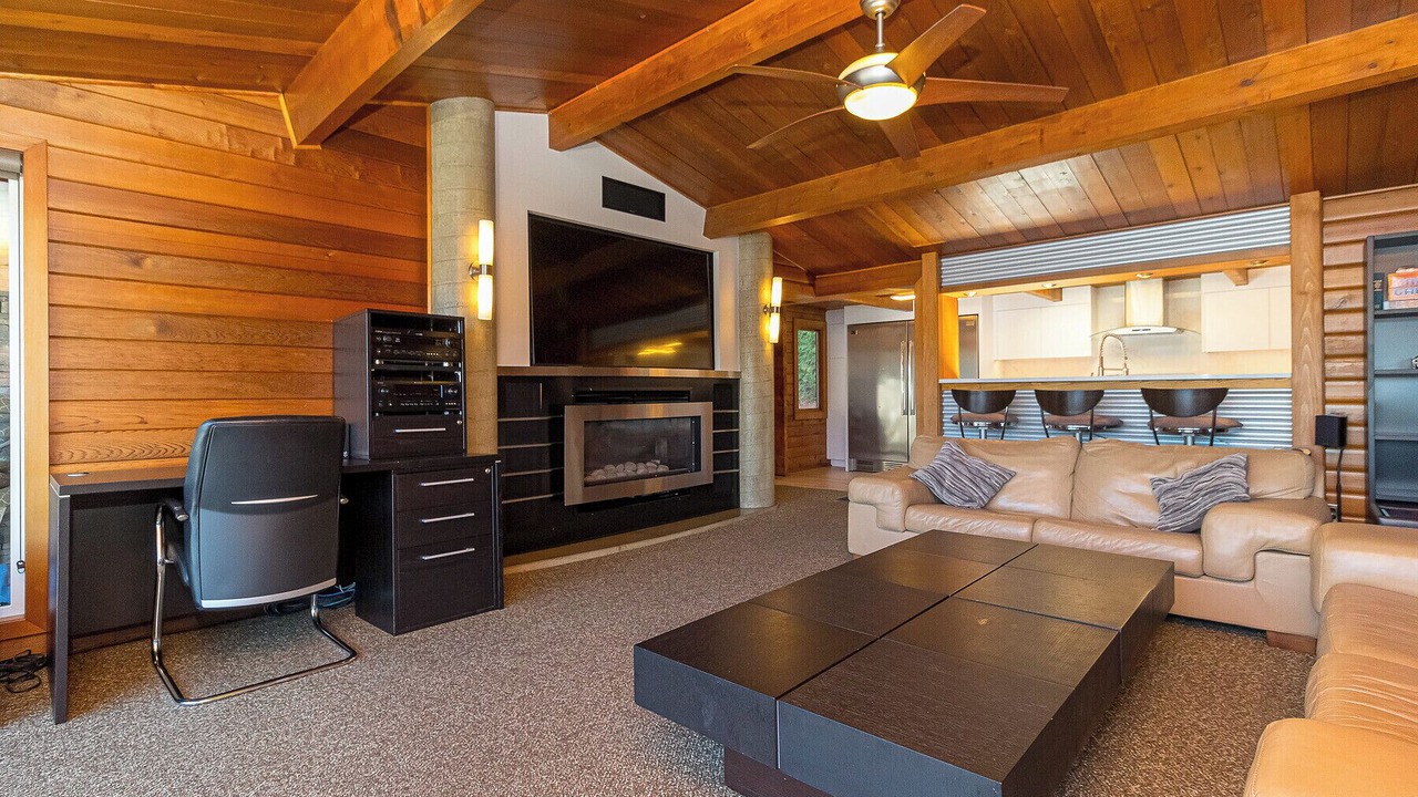 Photo of Livingroom in Shawnigan Lake