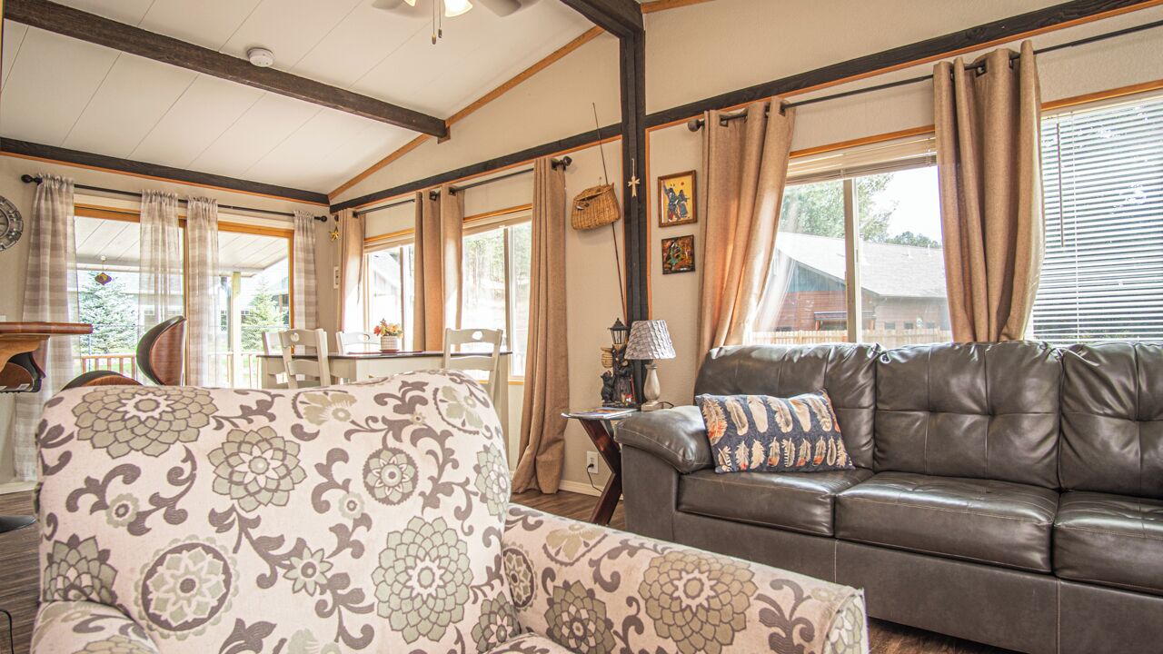 Photo of Livingroom in Hill City