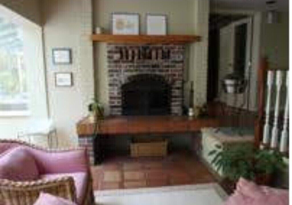 Photo of Livingroom in Mayne Island