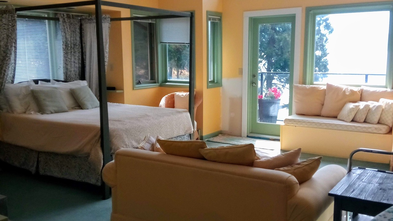 Photo of Bedroom in Mayne Island