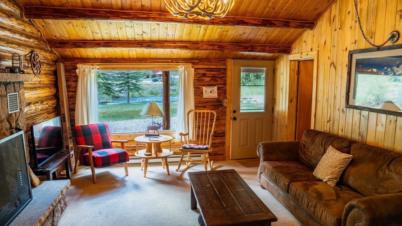 Photo of Livingroom in Lake City