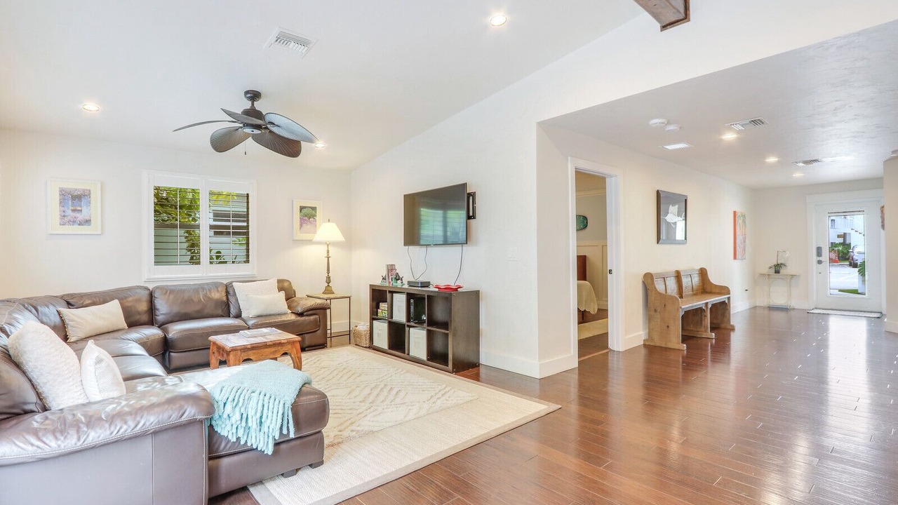 Photo of Livingroom in Palm Beach Shores