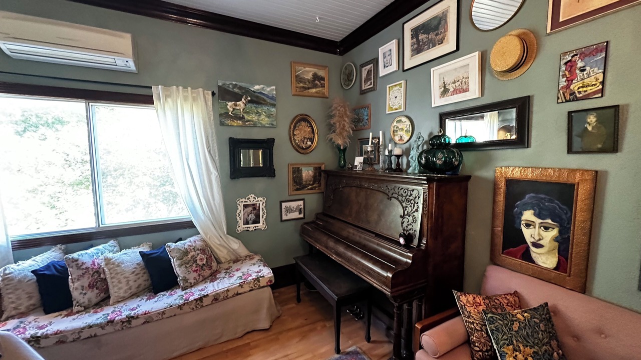 Photo of Livingroom in Slocan