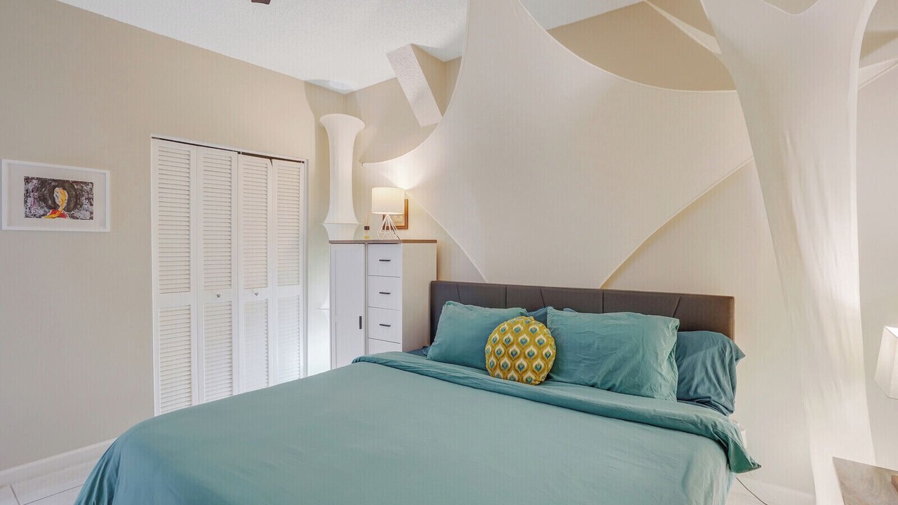 Photo of Bedroom in South Palm Park Neighborhood Association