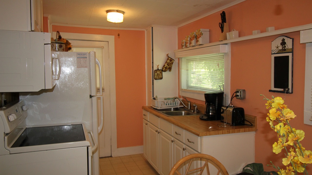 Photo of Kitchen in St. Lucie Village