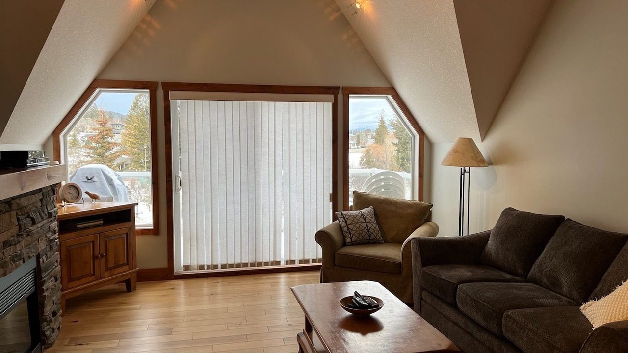 Photo of Livingroom in East Kootenay