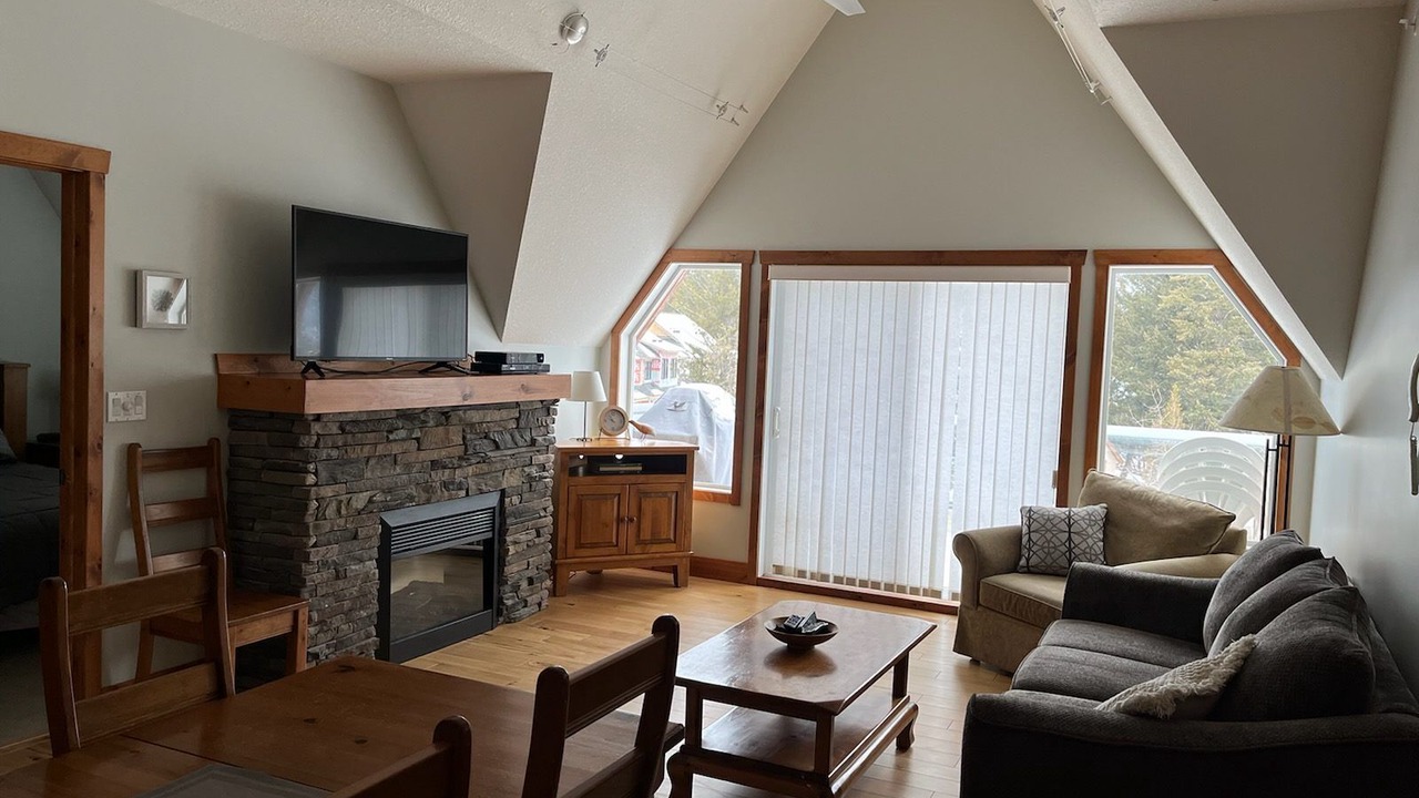 Photo of Livingroom in East Kootenay