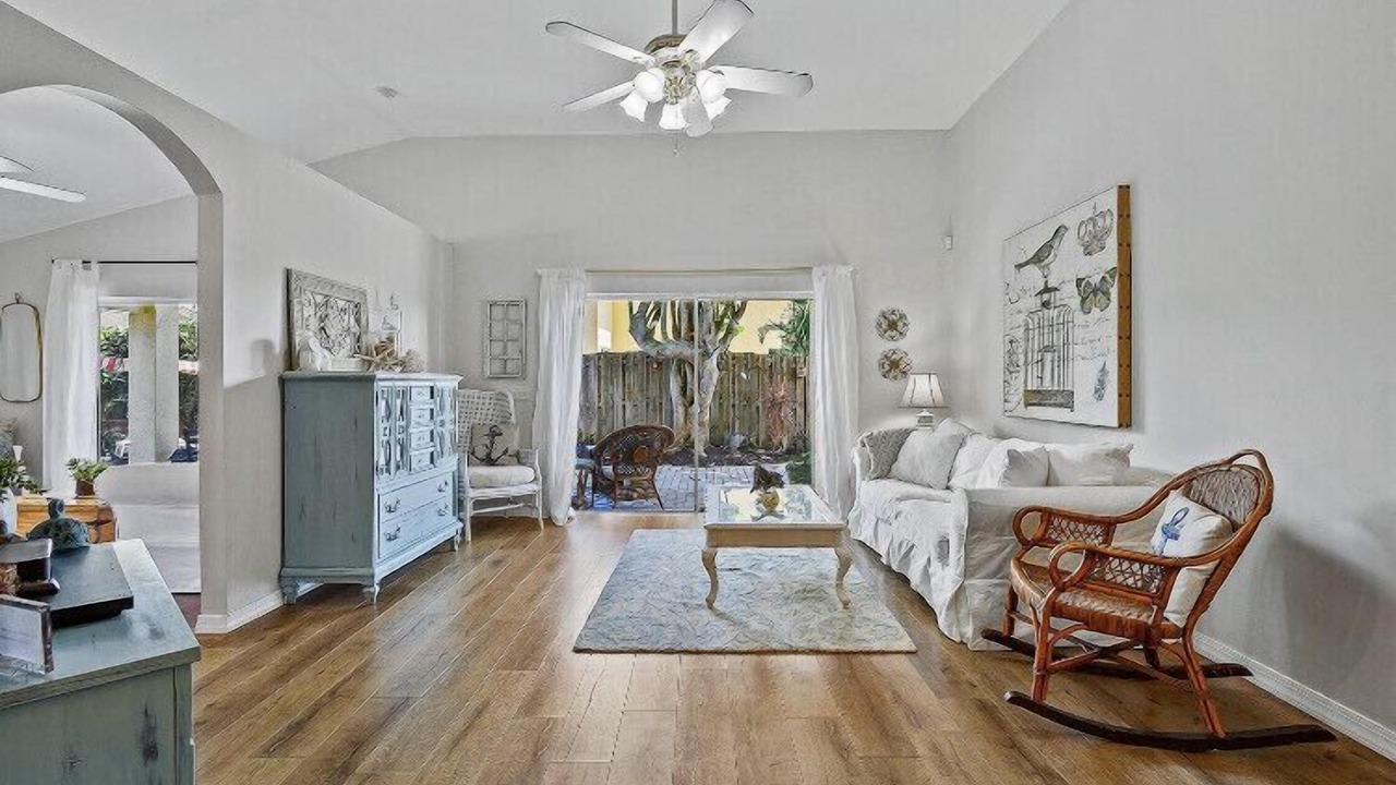 Photo of Livingroom in North Palm Beach Heights