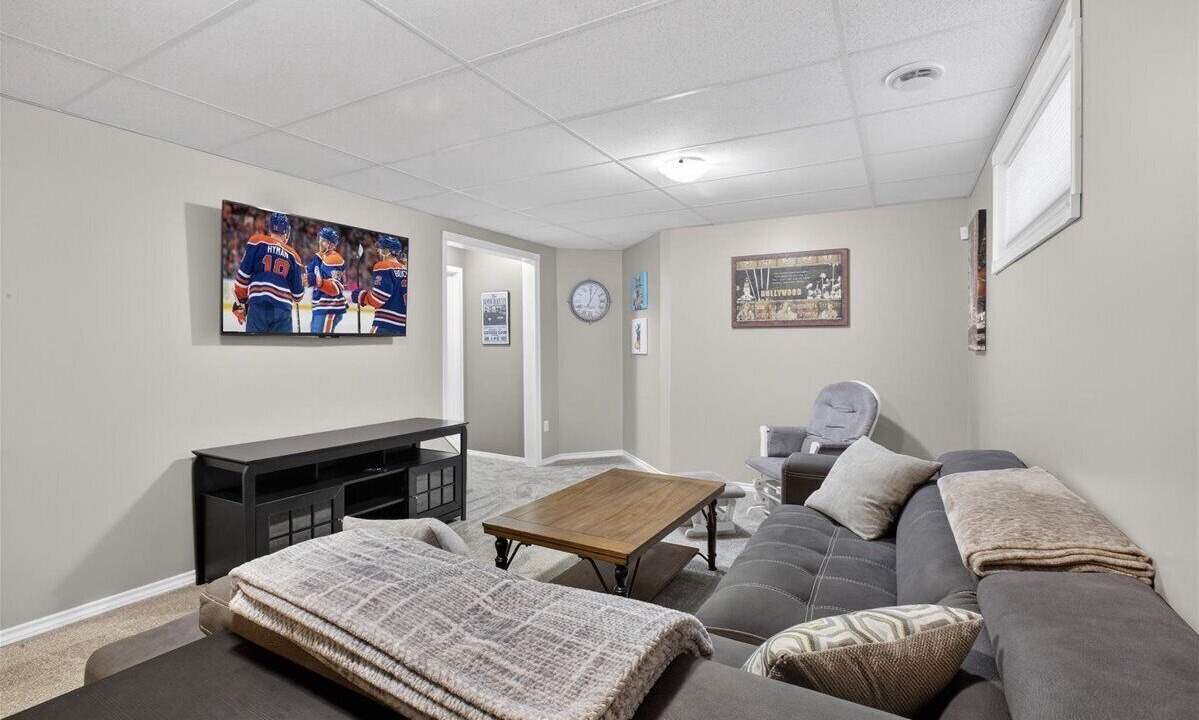 Photo of Livingroom in Stony Plain