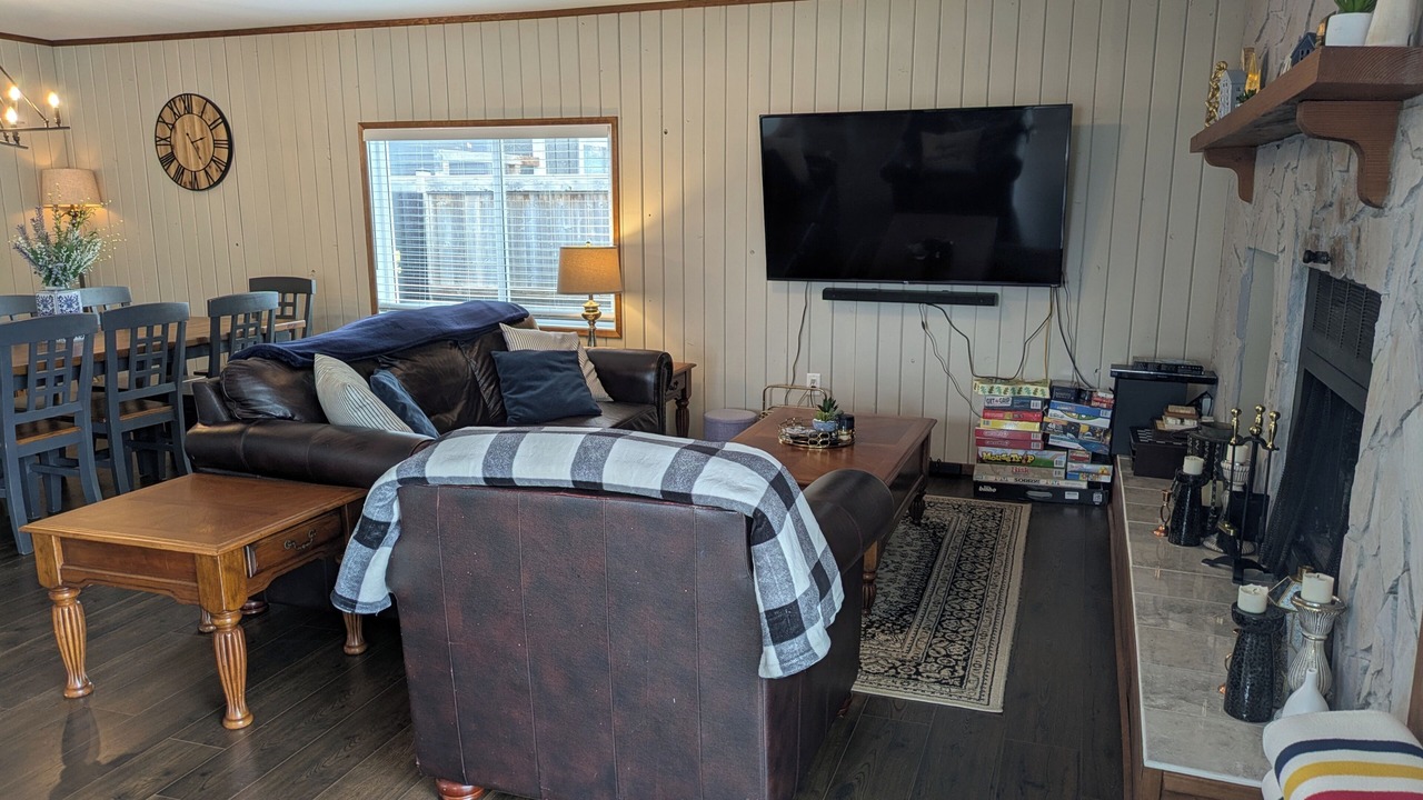 Photo of Livingroom in Sylvan Lake