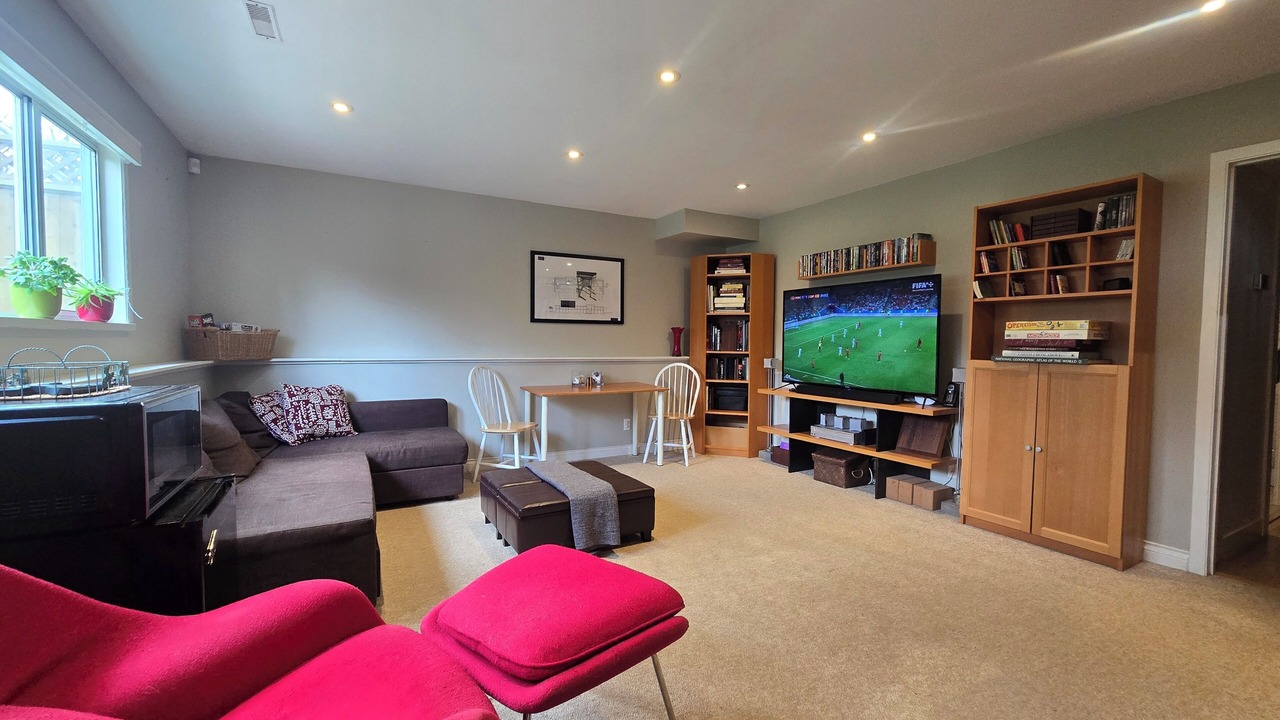 Photo of Livingroom in District of North Vancouver