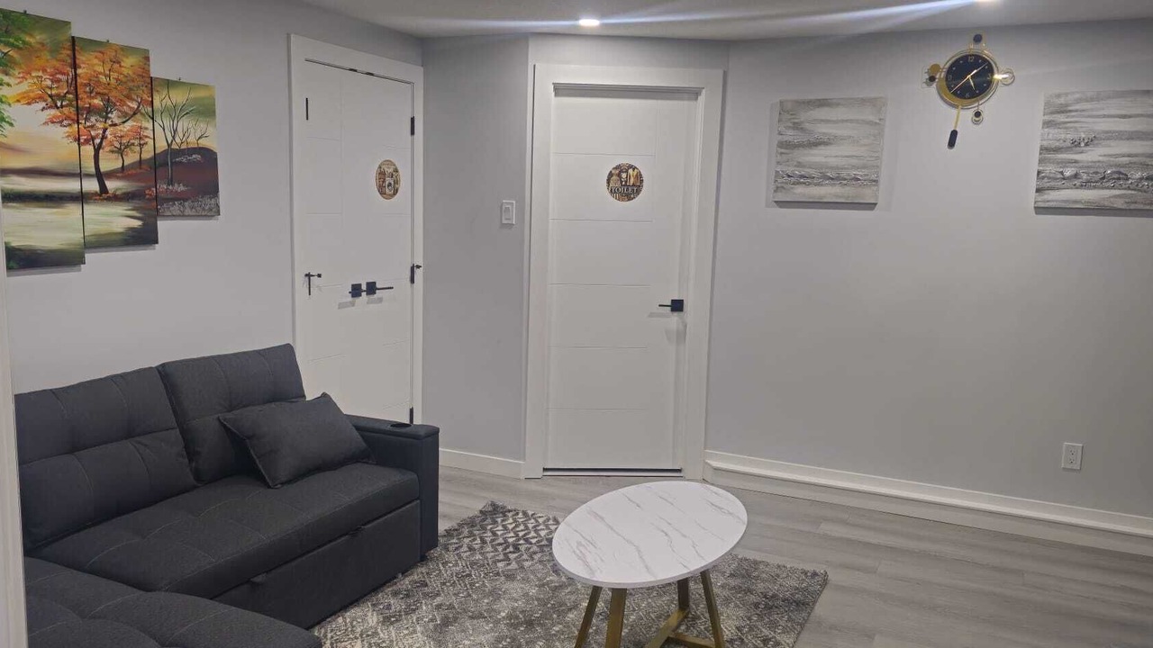 Photo of Livingroom in Division No. 11