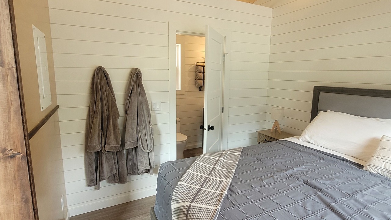 Photo of Bedroom in Okanagan-Similkameen
