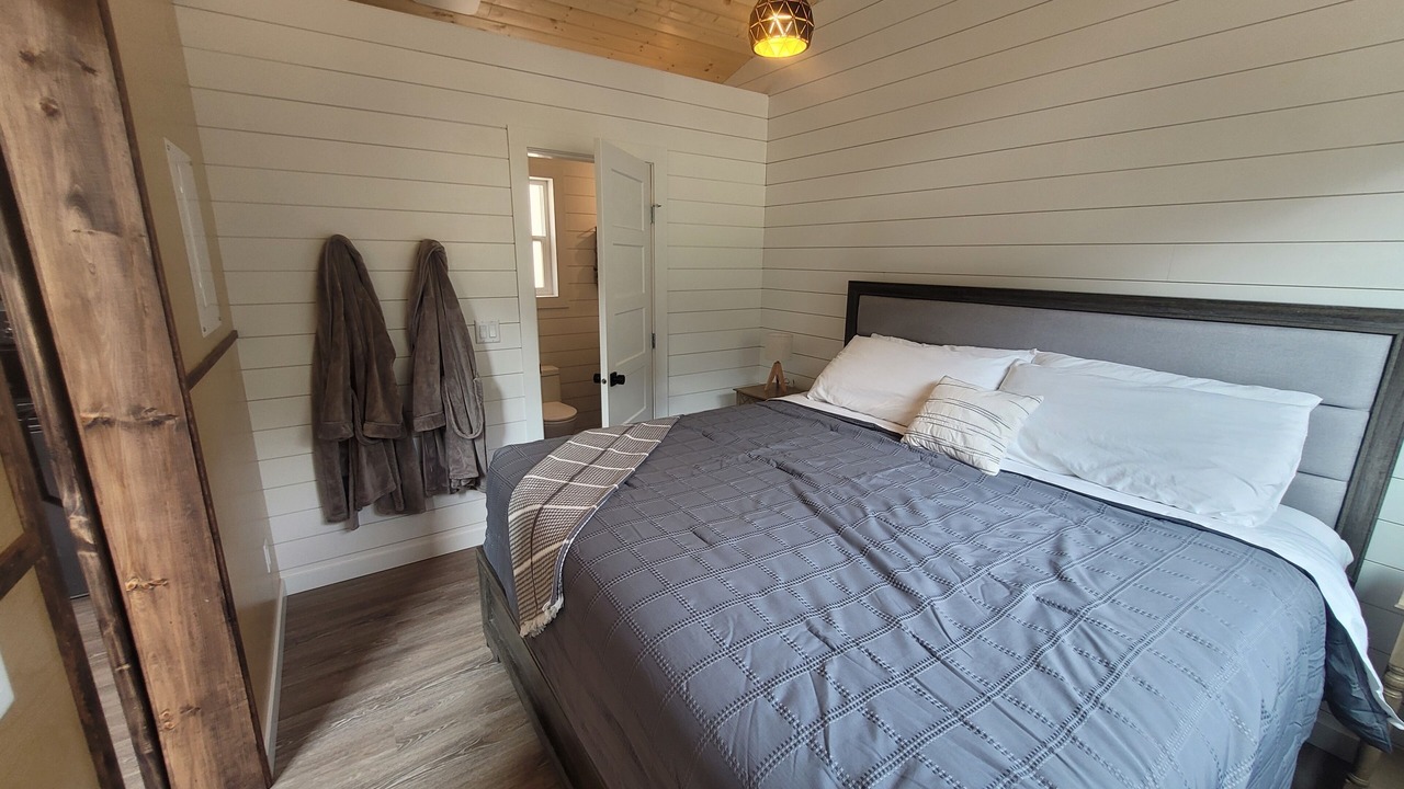 Photo of Bedroom in Okanagan-Similkameen