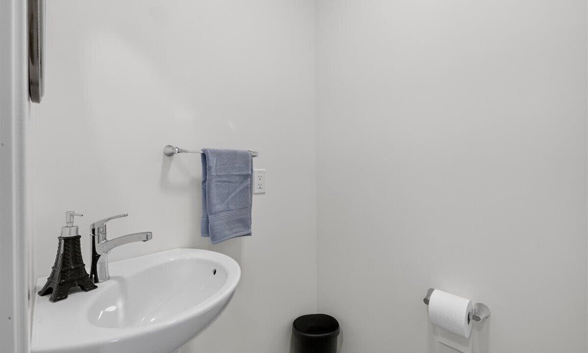 Photo of Bathroom in Division No. 11