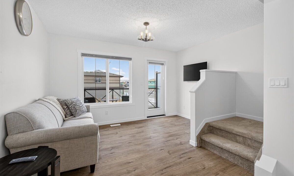 Photo of Livingroom in Division No. 11