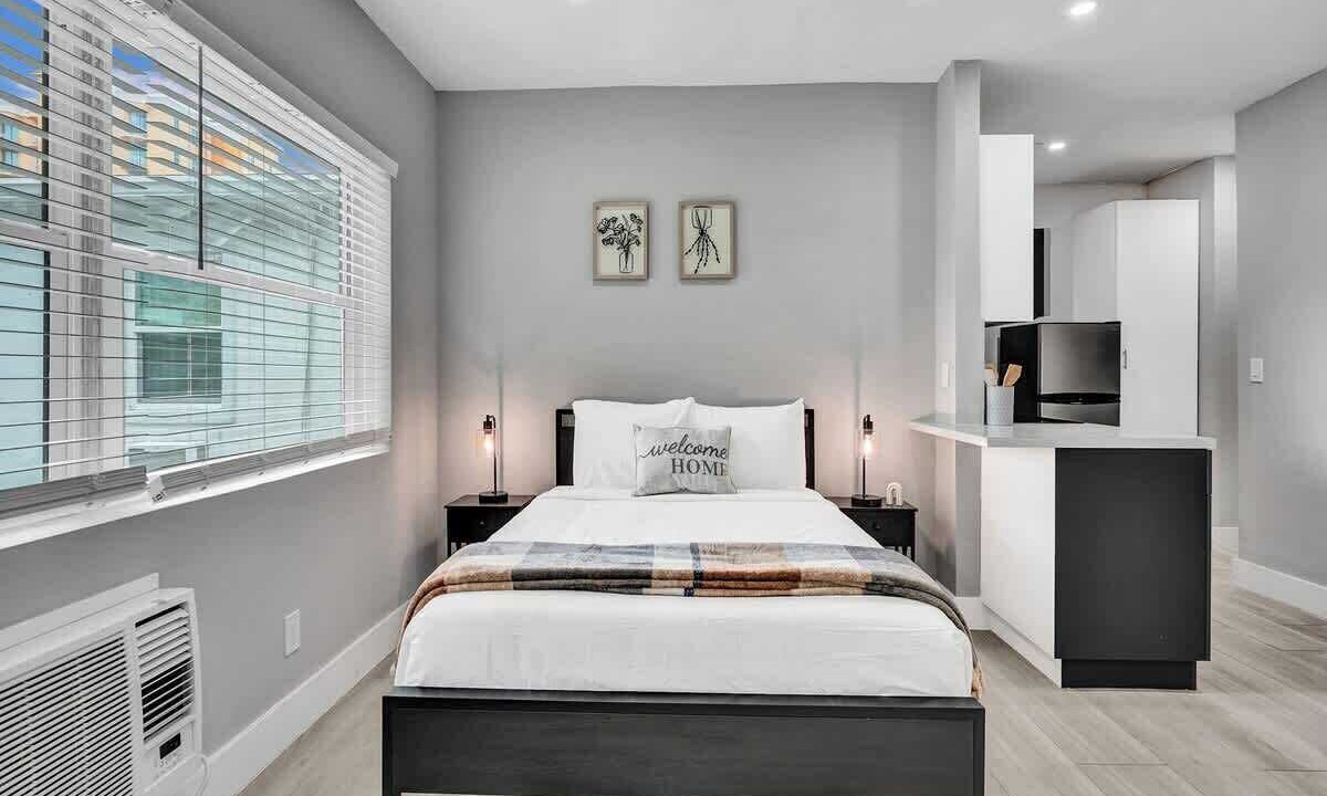 Photo of Bedroom in Pompano Beach