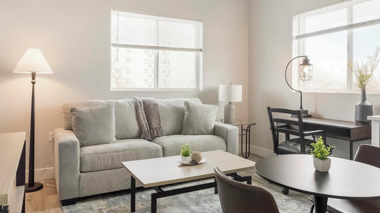 Photo of Livingroom in College View