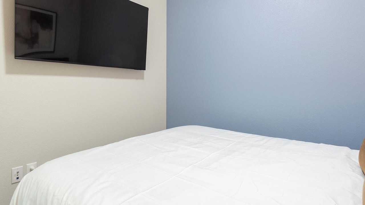 Photo of Bedroom in College View