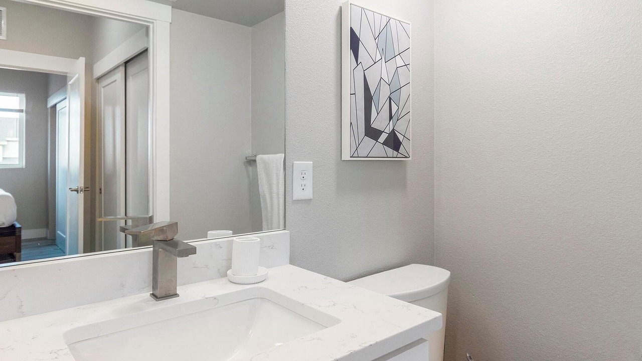 Photo of Bathroom in College View