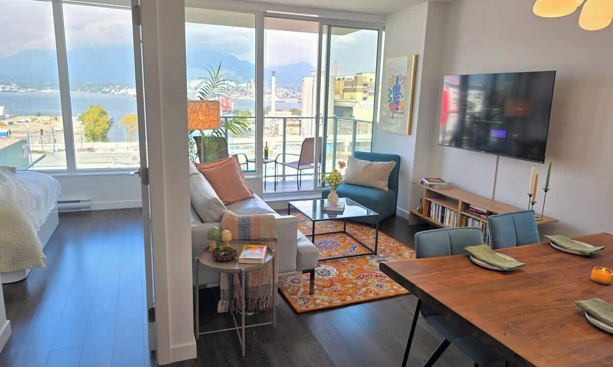 Photo of Livingroom in Downtown Eastside