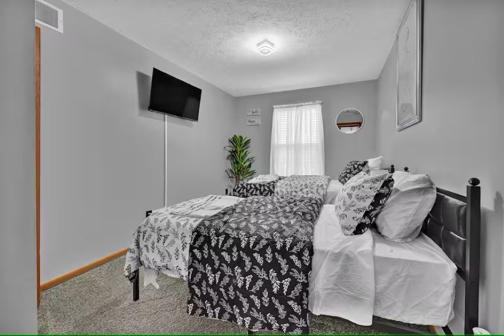 Photo of Bedroom in Akron