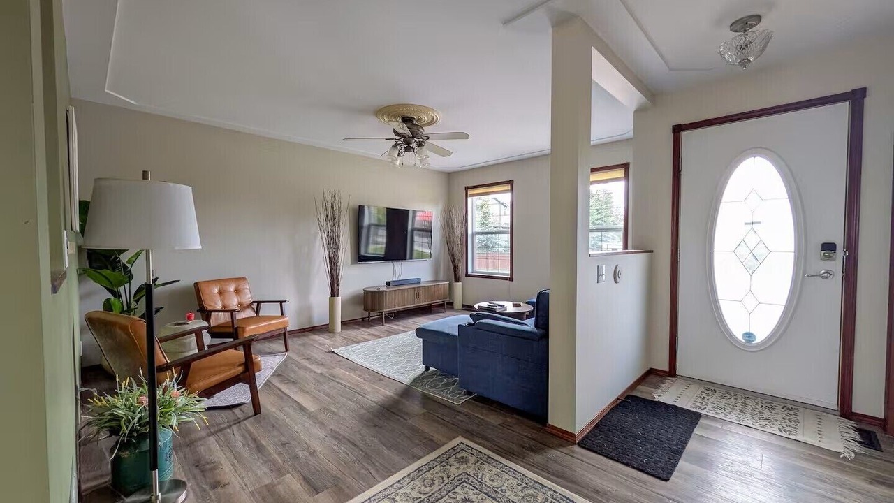 Photo of Livingroom in Sylvan Lake
