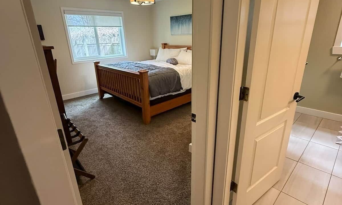 Photo of Bathroom in Departure Bay