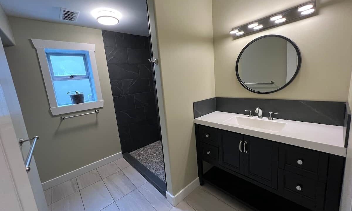 Photo of Bathroom in Departure Bay