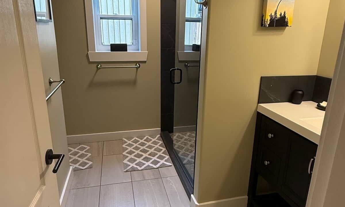 Photo of Bathroom in Departure Bay