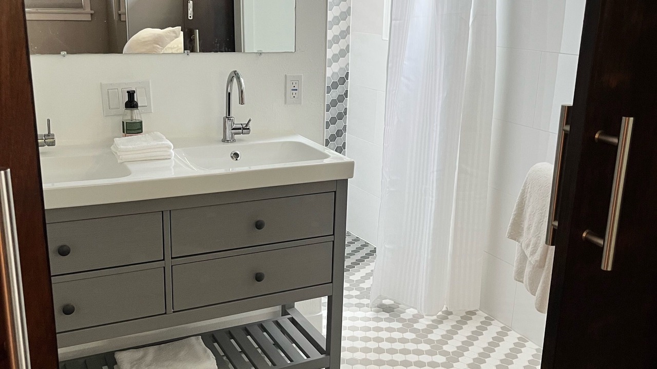 Photo of Bathroom in Hanna Farm Neighbors