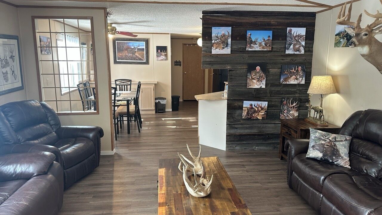 Photo of Livingroom in Division No. 11