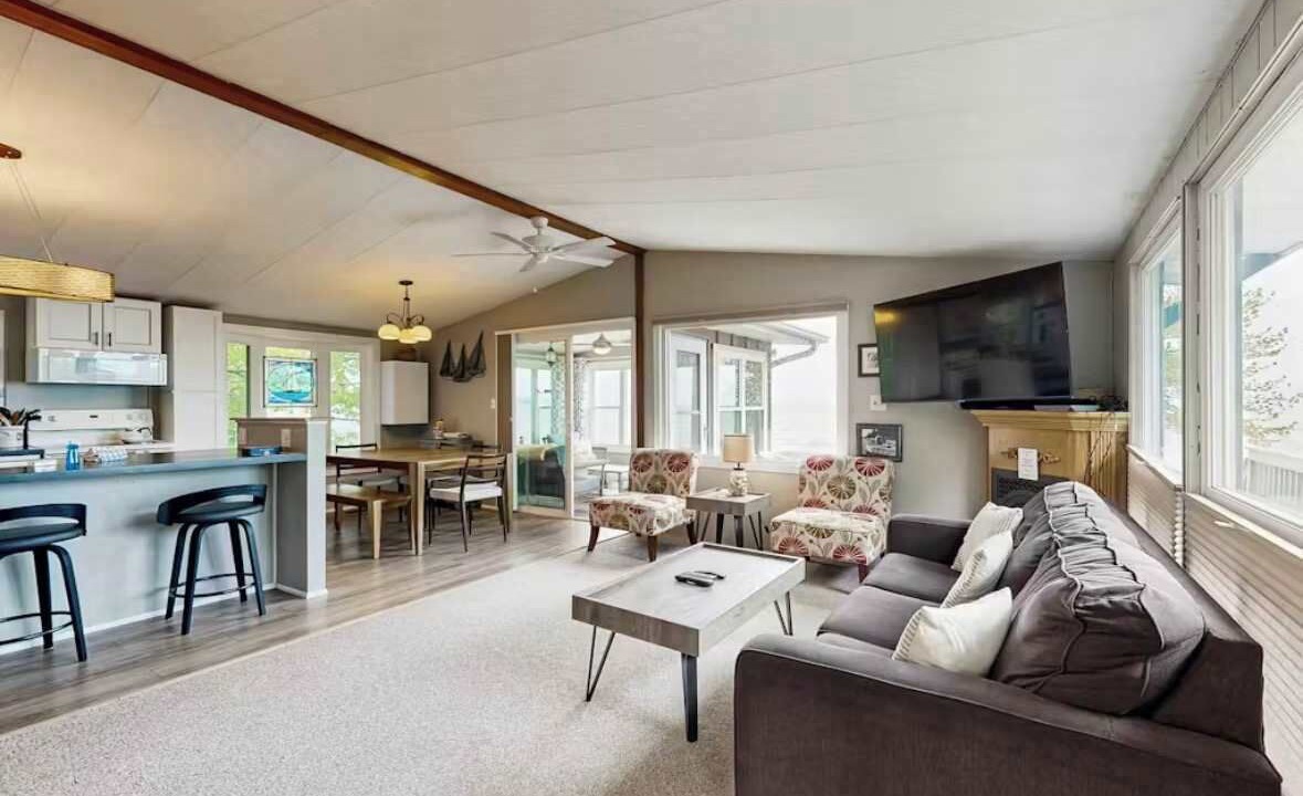 Photo of Livingroom in Malletts Bay