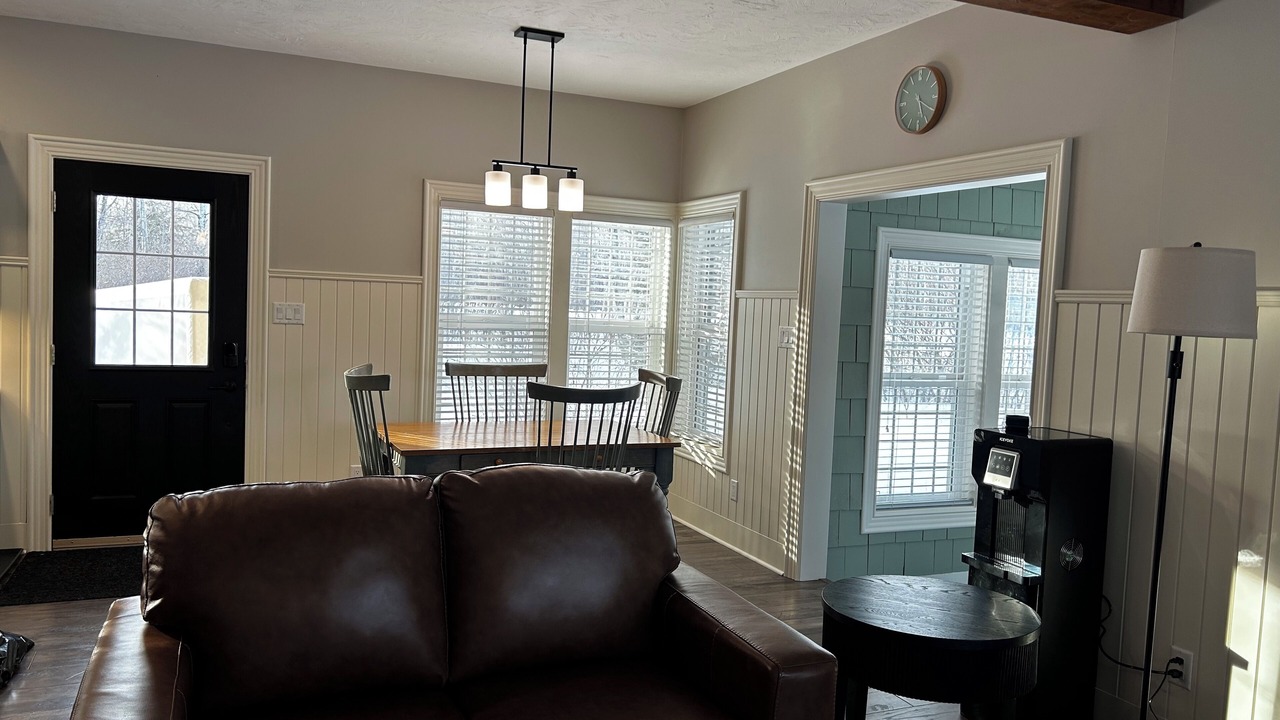 Photo of Livingroom in Fowler Lake