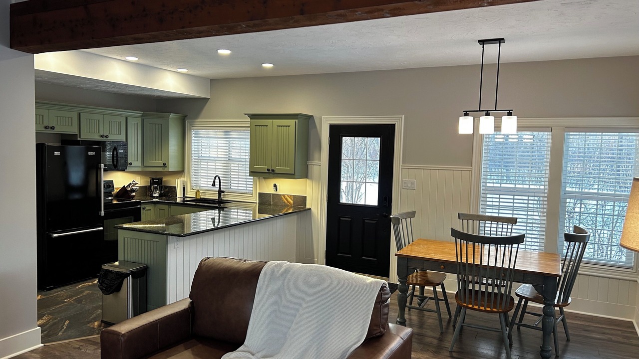 Photo of Livingroom in Fowler Lake