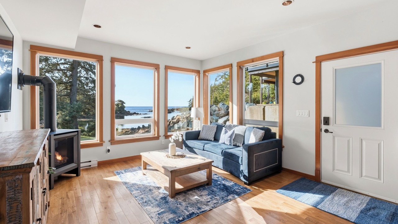 Photo of Livingroom in Ucluelet