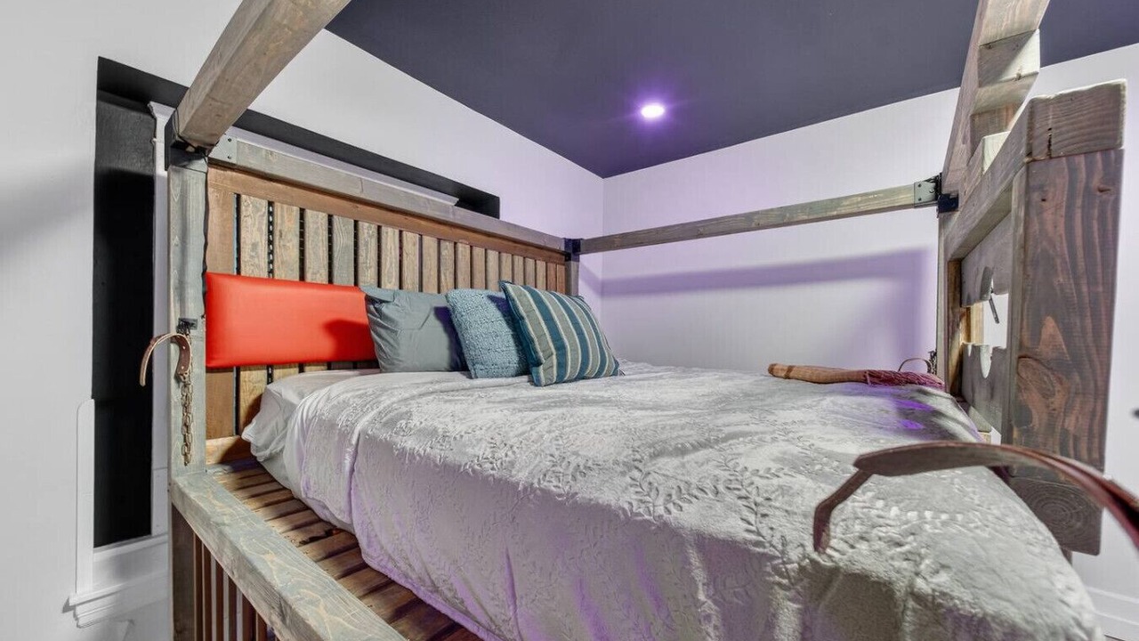 Photo of Bedroom in Maple Heights
