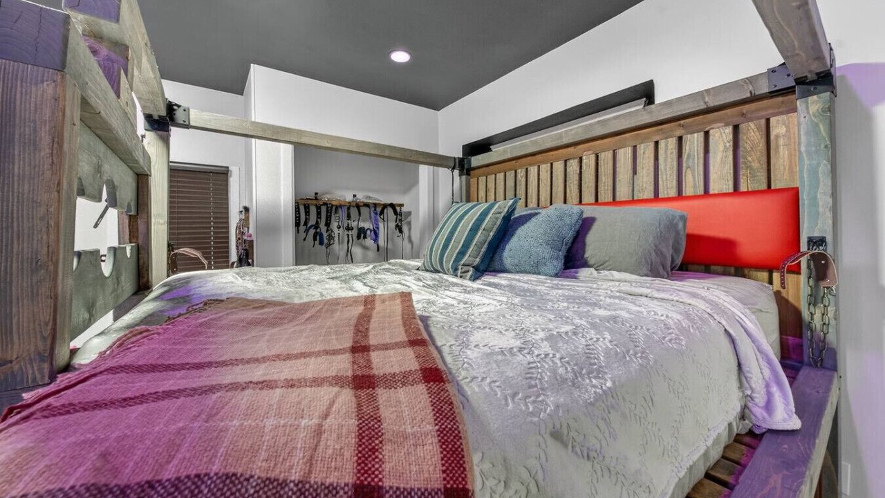 Photo of Bedroom in Maple Heights