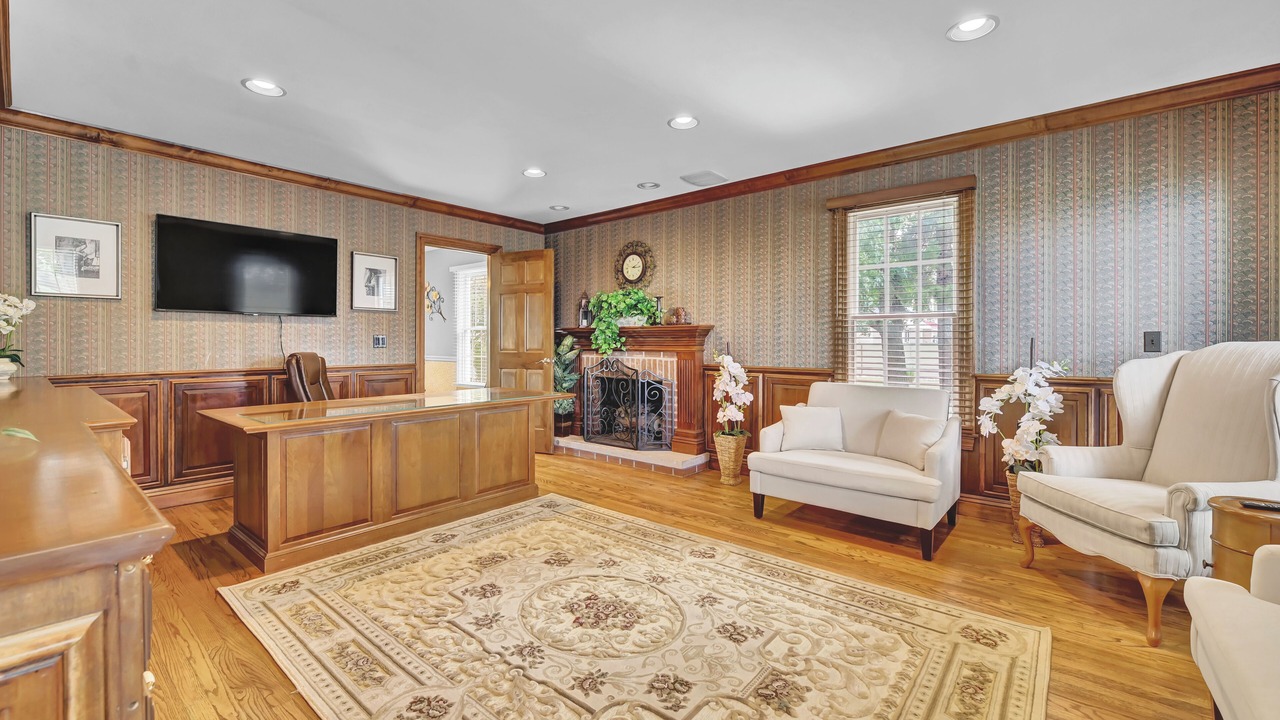 Photo of Livingroom in LaGrange