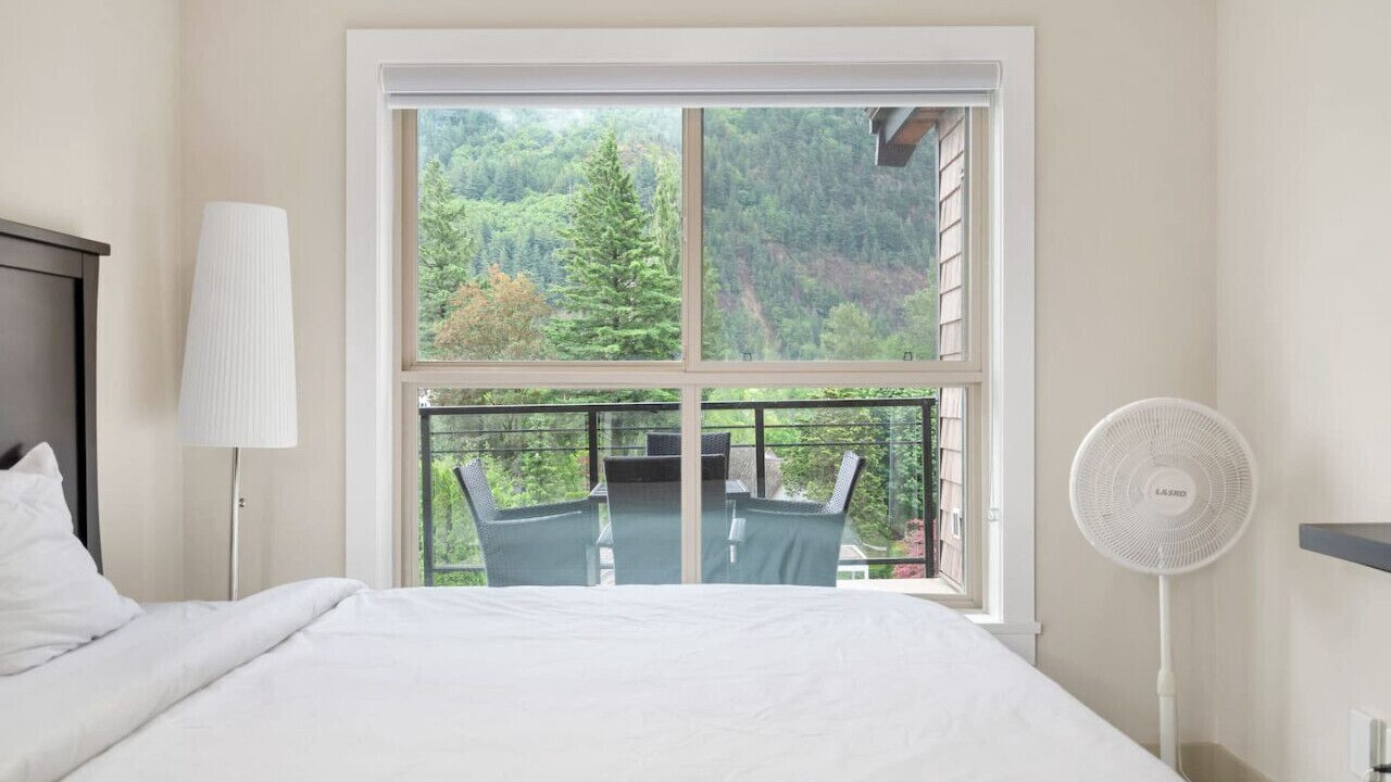 Photo of Bedroom in Harrison Hot Springs