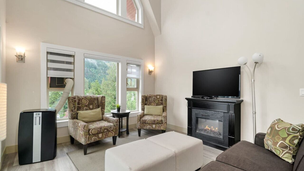 Photo of Livingroom in Harrison Hot Springs