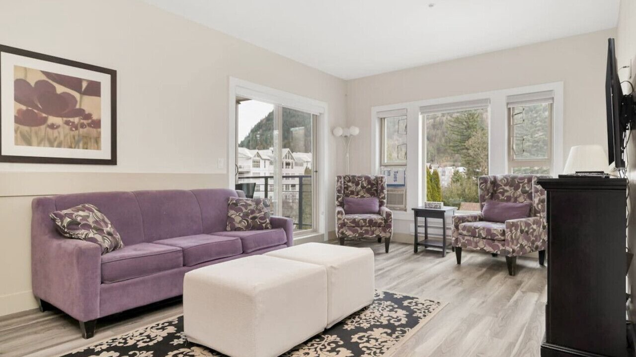Photo of Livingroom in Harrison Hot Springs