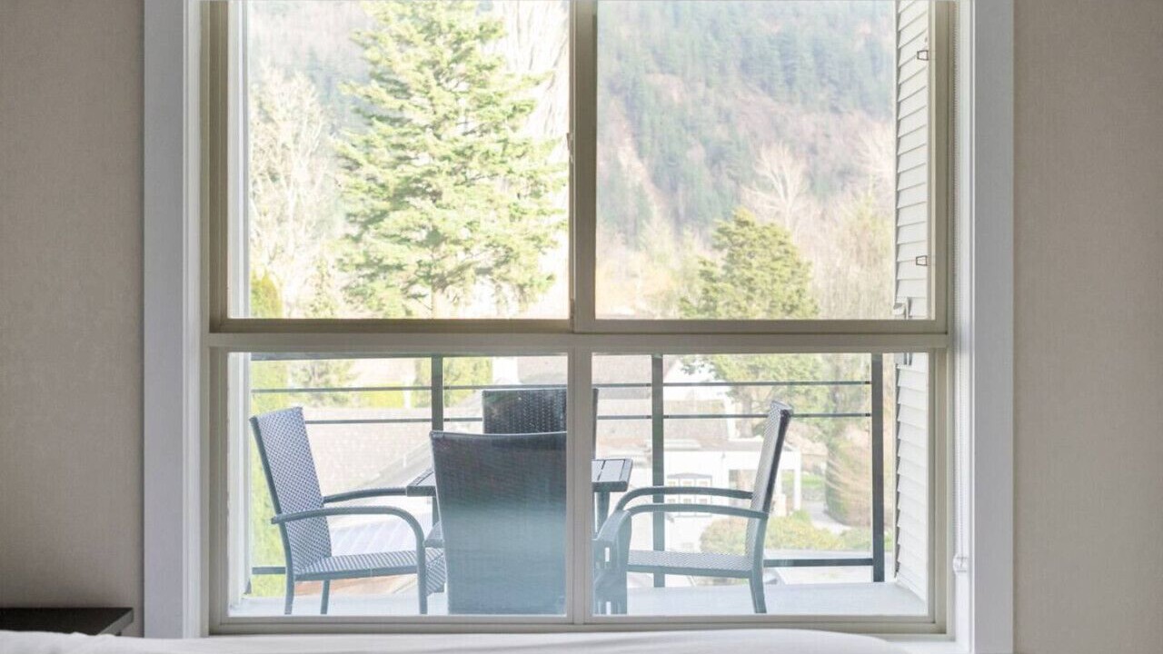 Photo of Bedroom in Harrison Hot Springs