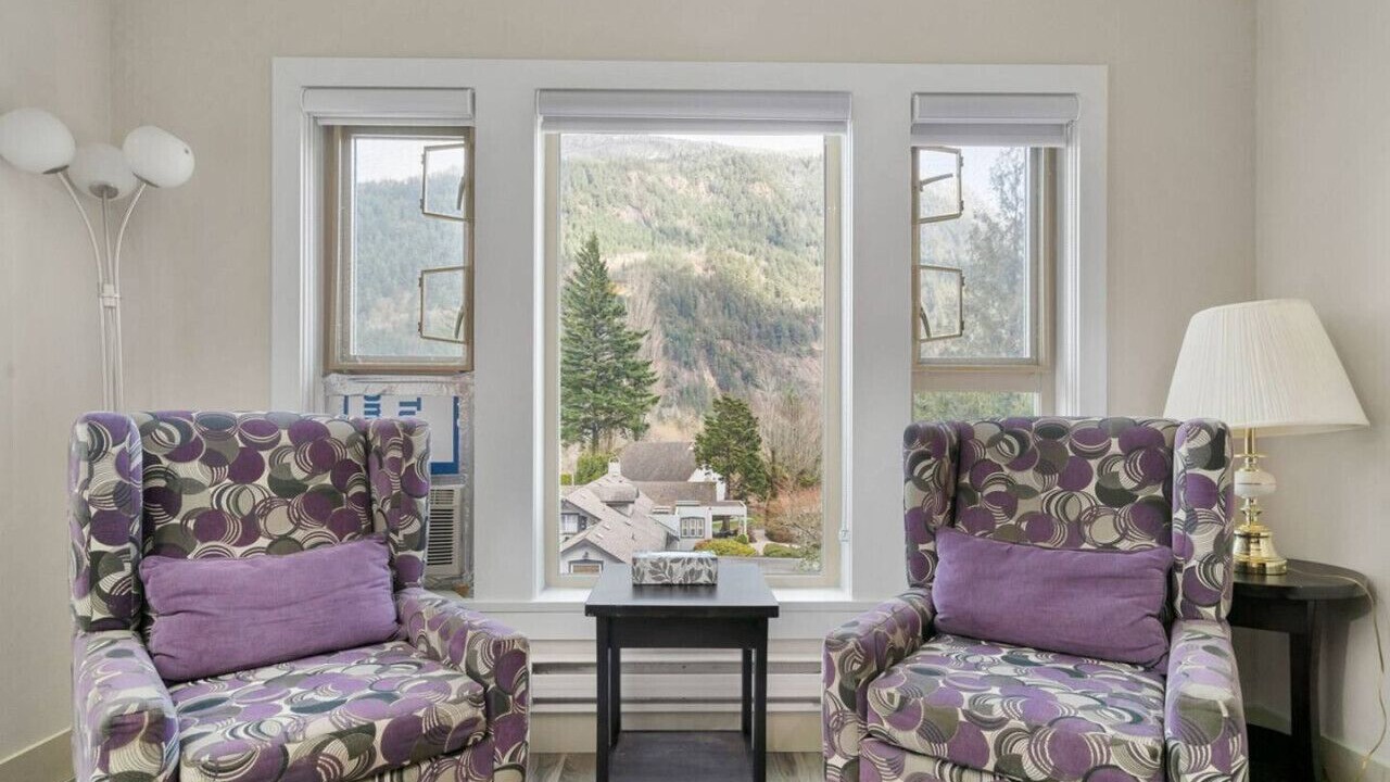 Photo of Livingroom in Harrison Hot Springs