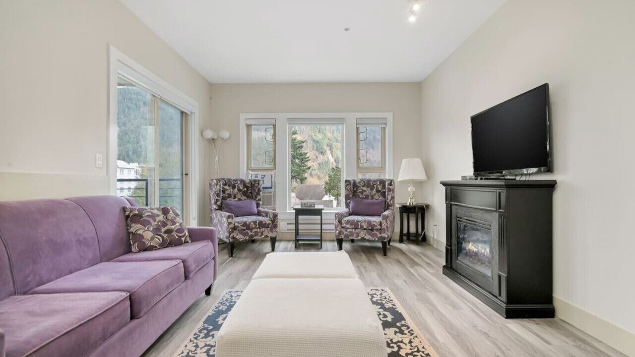 Photo of Livingroom in Harrison Hot Springs