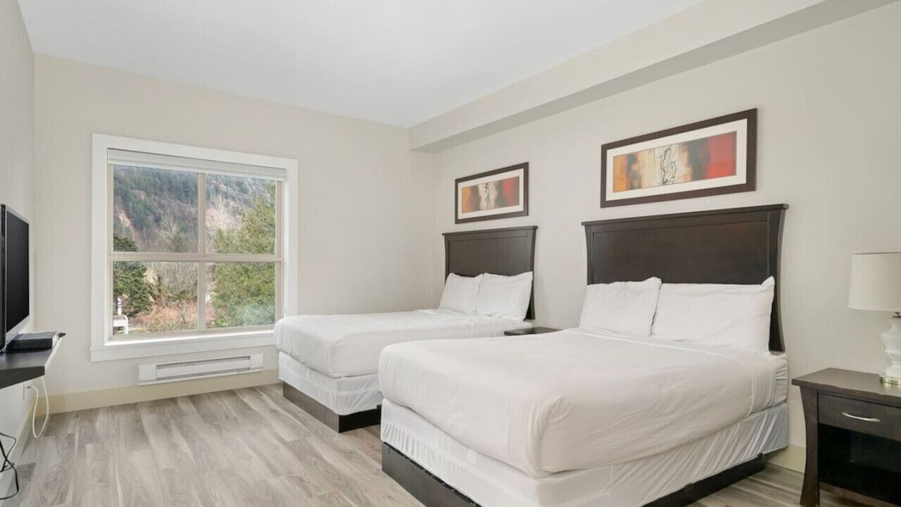 Photo of Bedroom in Harrison Hot Springs