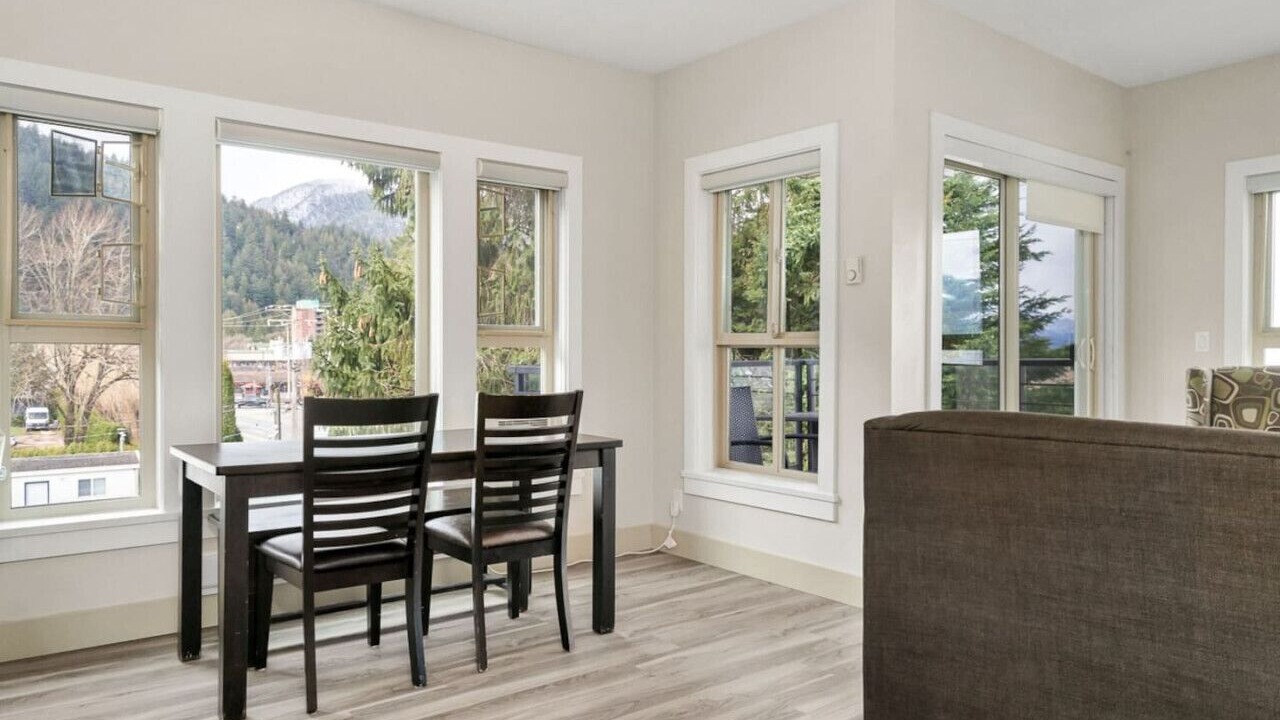 Photo of Livingroom in Harrison Hot Springs